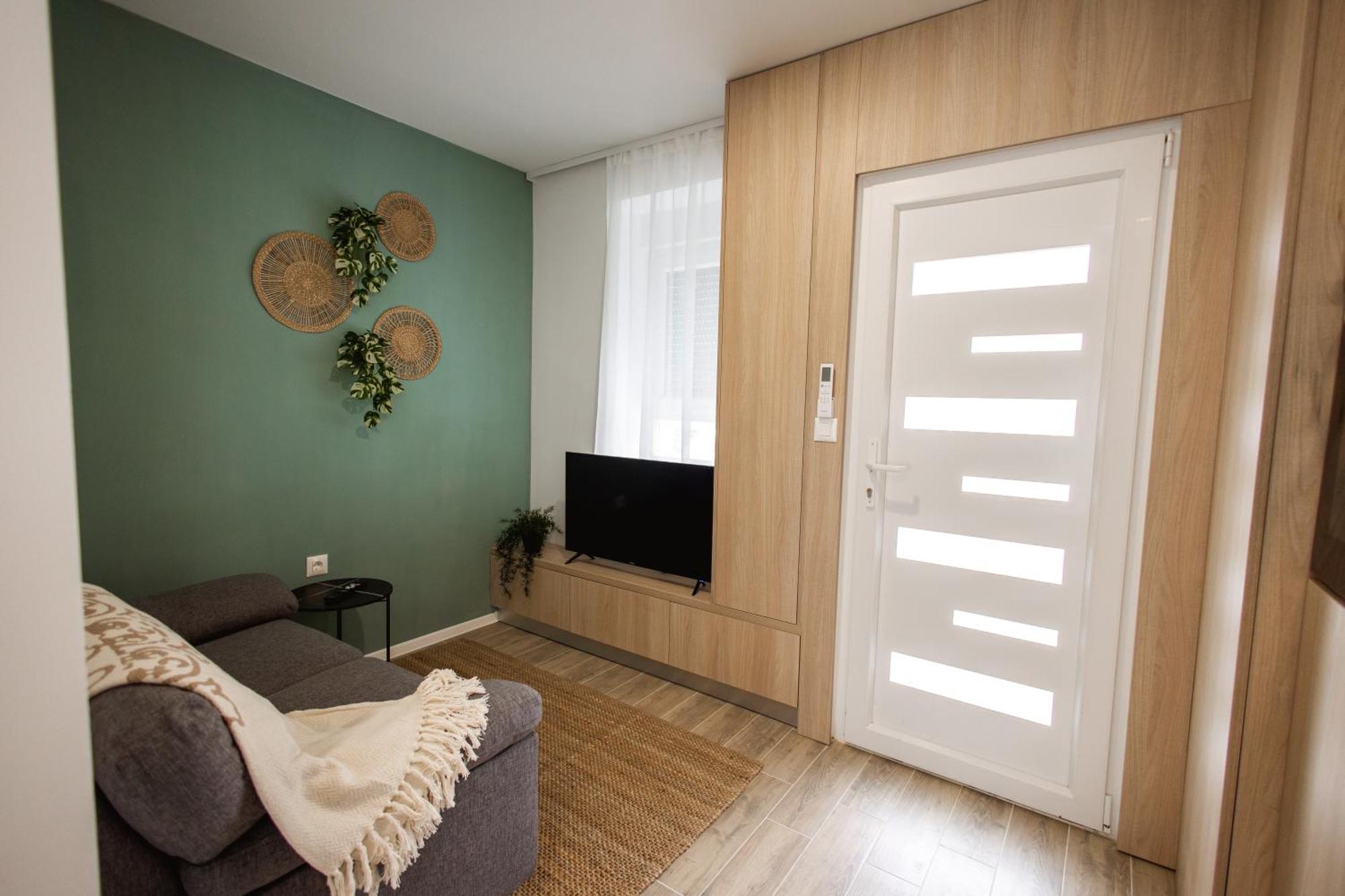 Cozy Studio Apartment In Osijek - Self Check In Buitenkant foto