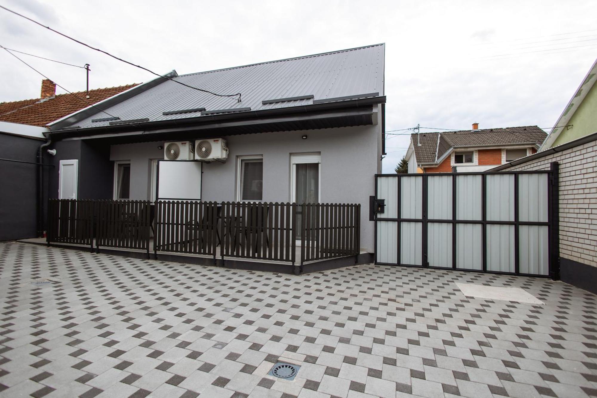 Cozy Studio Apartment In Osijek - Self Check In Buitenkant foto