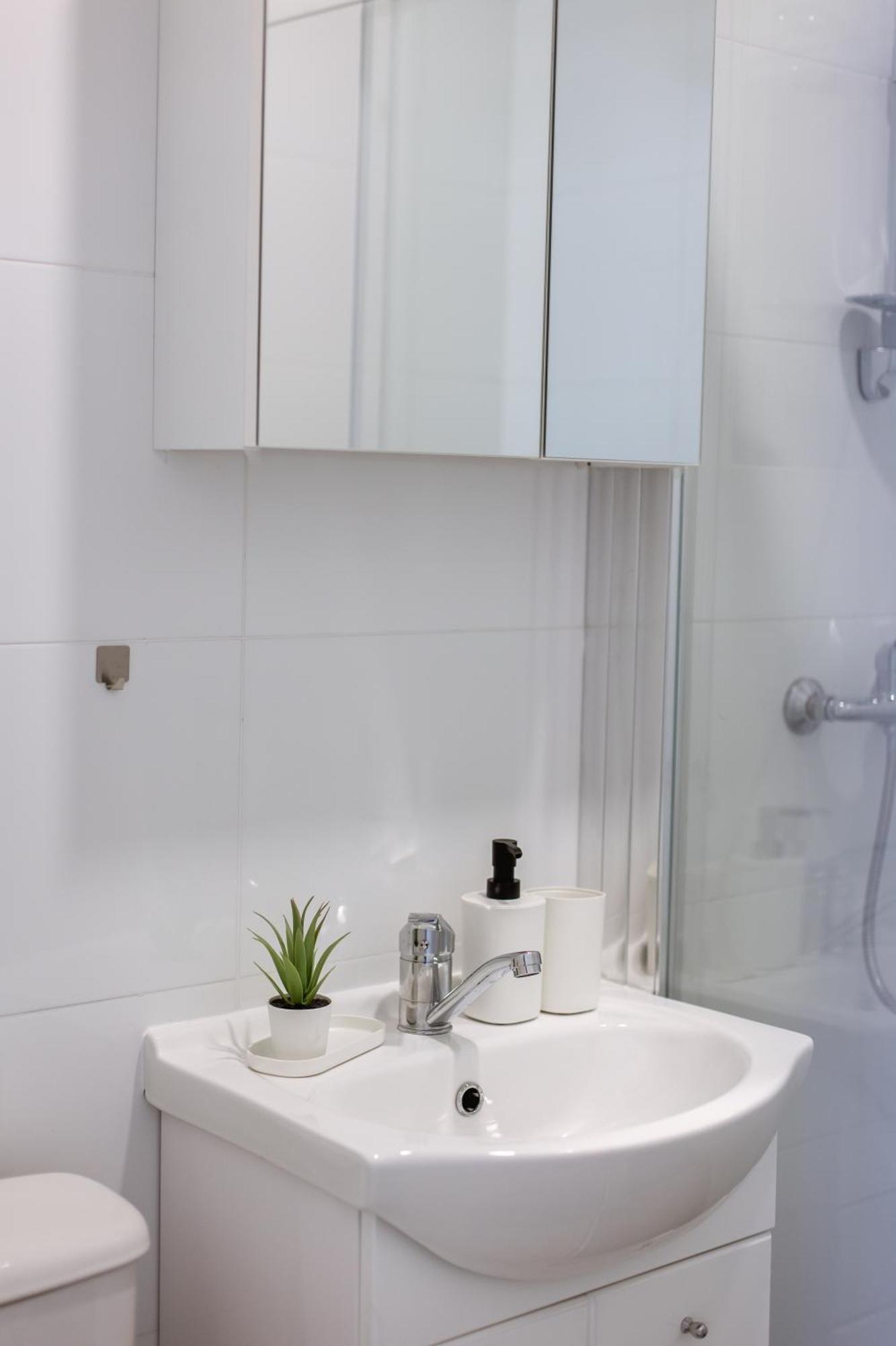 Cozy Studio Apartment In Osijek - Self Check In Buitenkant foto