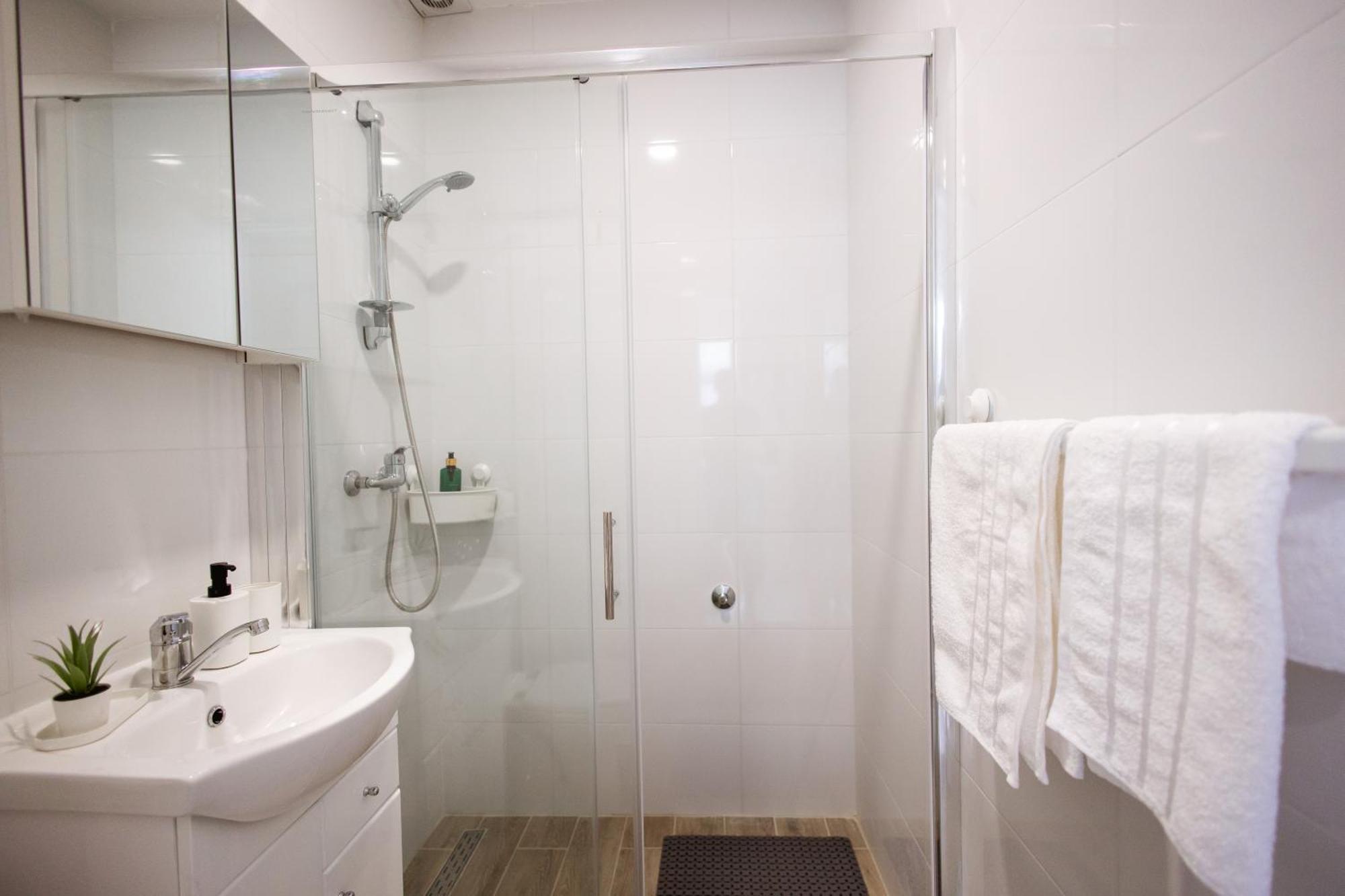 Cozy Studio Apartment In Osijek - Self Check In Buitenkant foto