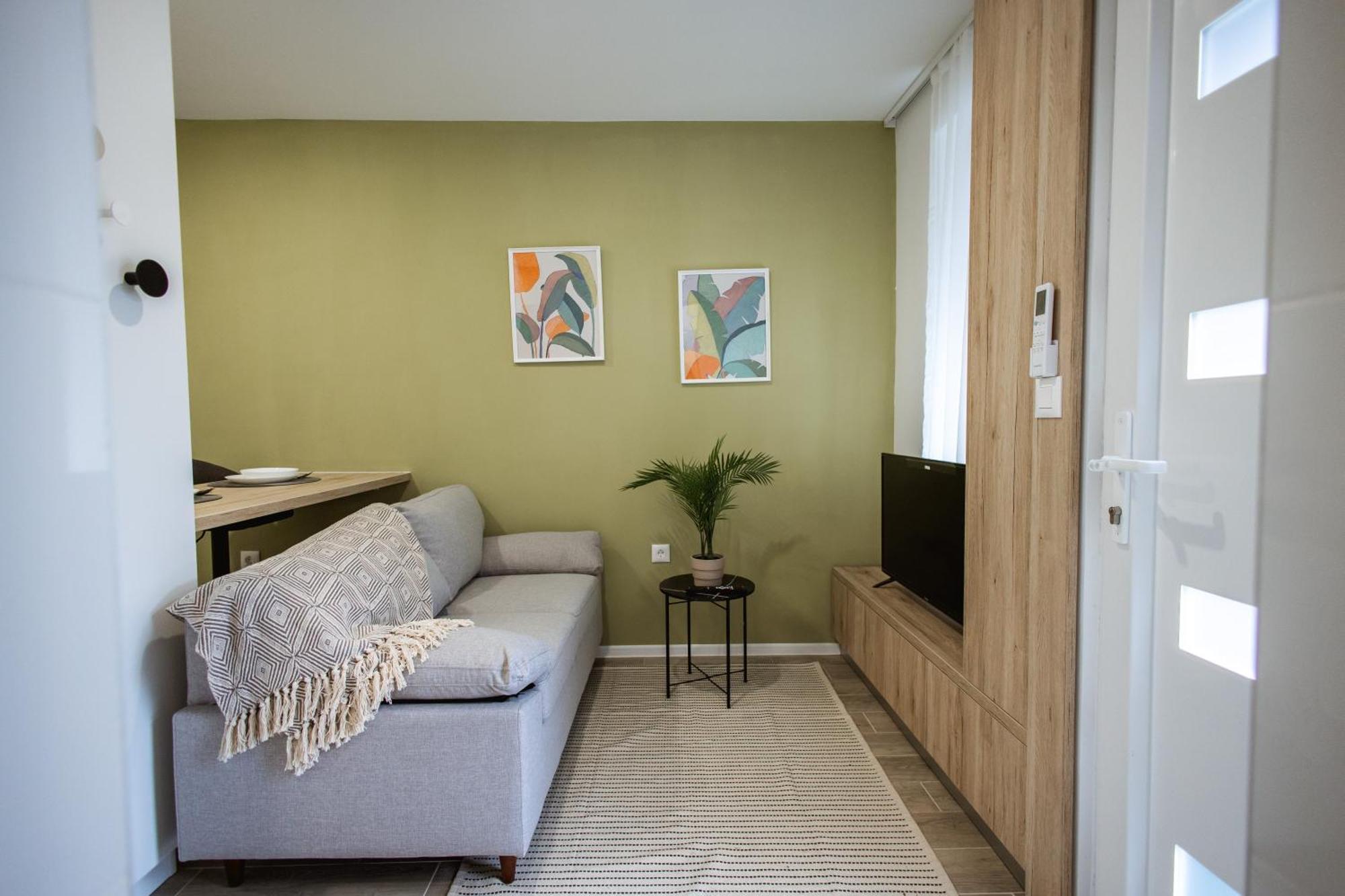 Cozy Studio Apartment In Osijek - Self Check In Buitenkant foto