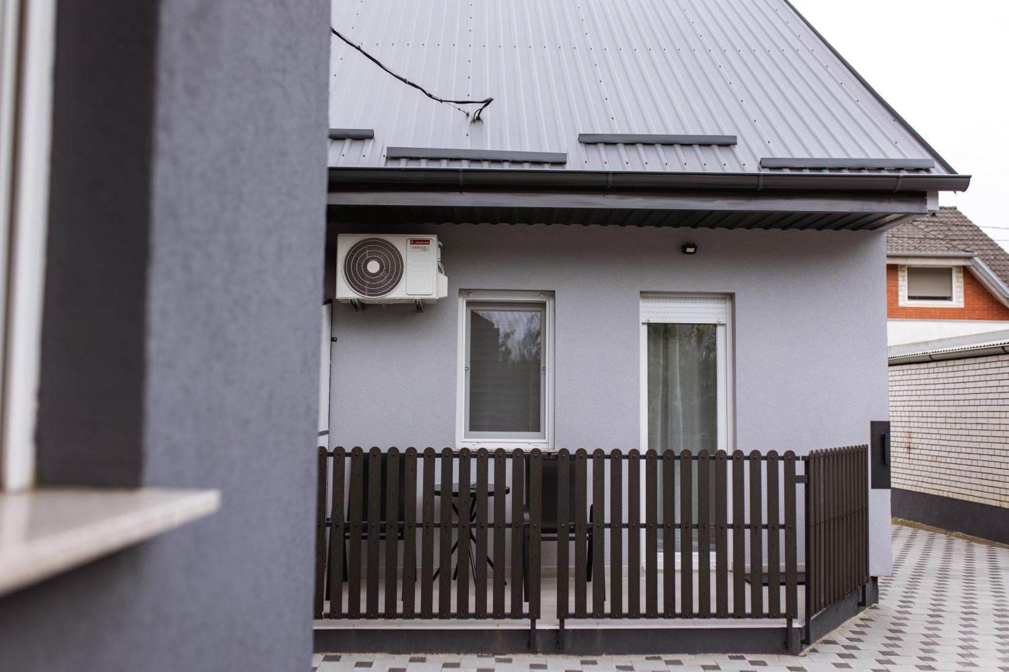 Cozy Studio Apartment In Osijek - Self Check In Buitenkant foto